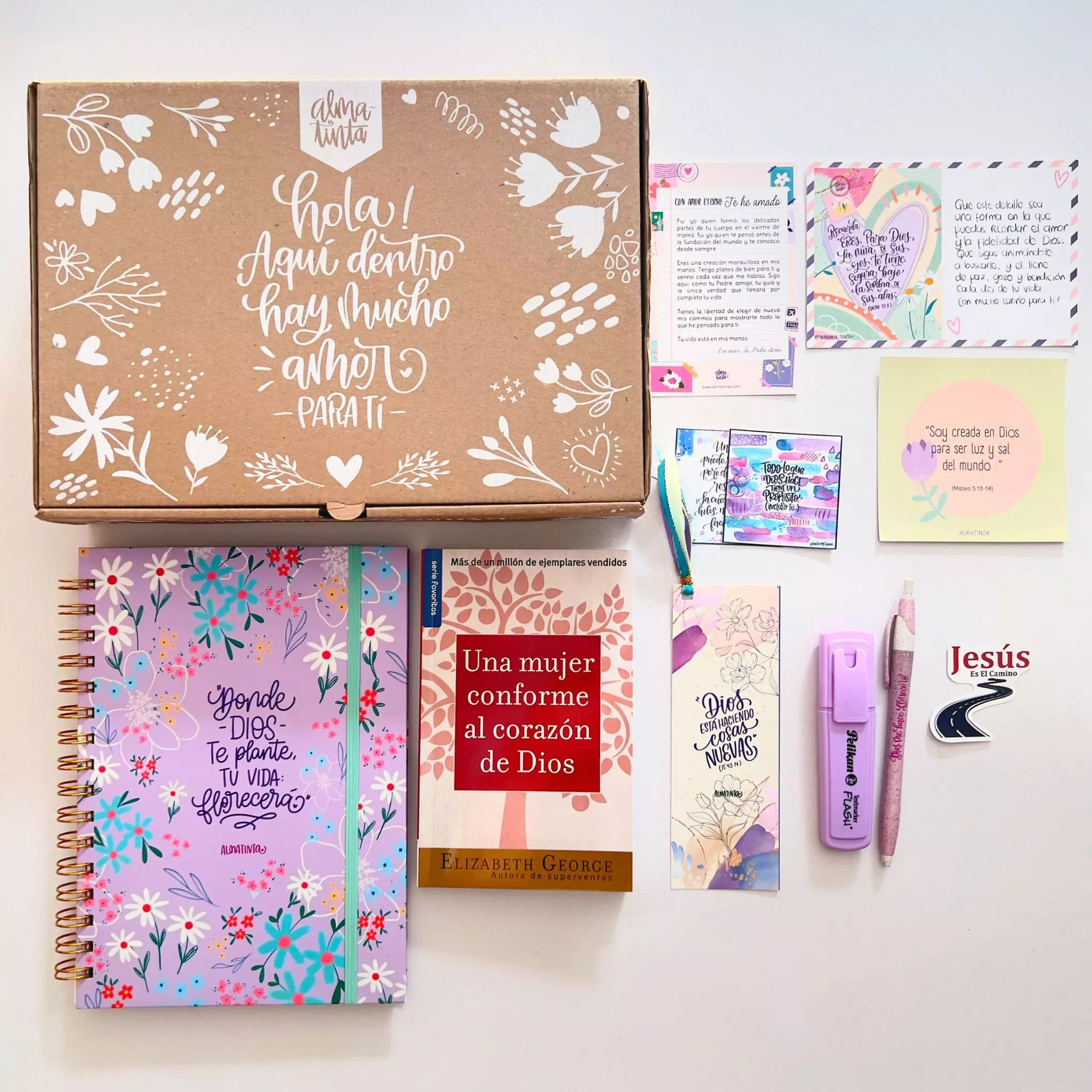 Kit con libro Una mujer conforme al corazón de Dios + cuaderno mediano (1)